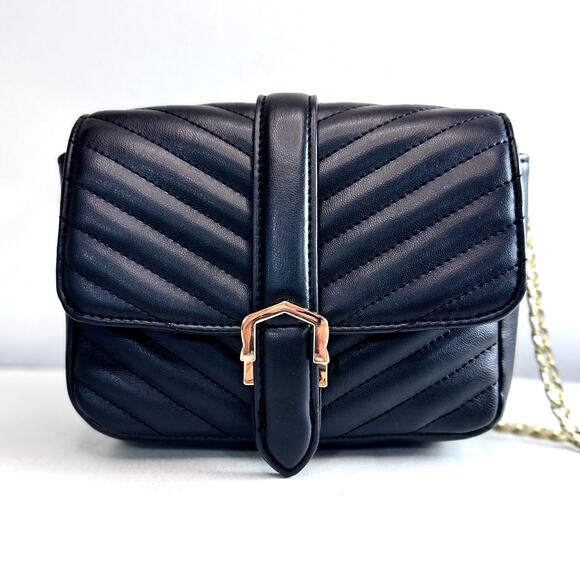 TOPSHOP Quilted Black Crossbody Bag with Gold Chain Strap - Picture 9 of 9
